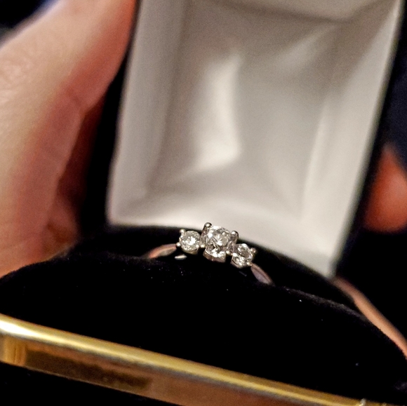 Canadian diamond engagement ring 14k - Picture 6 of 9